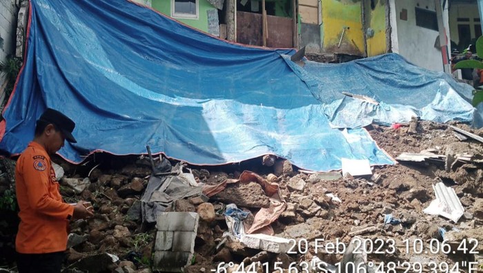 Longsor Timpa 4 Rumah di Bogor (dok BPBD Kab Bogor)
