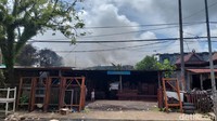 Foto: Lurah Bontoa, Kecamatan Mandai, Maros M Ilham menegaskan jika api telah dipadamkan. Ap baru bisa dipadamkan setelah nyaris 24 jam terbakar. (Mulham/detikSulsel)