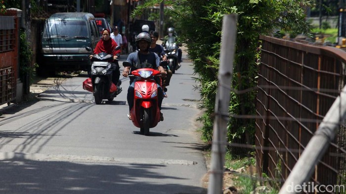 Melihat Jalan Tembus Jakarta yang Dianggap Bukan Solusi Permanen Urai Macet Pemprov DKI Jakarta bakal membangun 10 jalan tembus untuk mengurangi macet di ibu kota. Kebijakan ini dianggap bukan solusi permanen mengatasi macet.