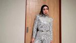 7 Potret Melly Goeslaw yang Hidup dengan 15 Persen Lambung