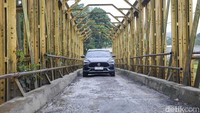 Meski tak banyak berubah dari segi jeroannya, New MG HS atau HS versi facelift ini nyatanya hadir dengan impresi berkendara yang lebih menarik dari versi sebelum facelift. Lantas bagaimana cerita di balik ratusan kilometer perjalanan kami dengan mobil ini?
