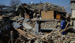 Aksi Menyelamatkan Hewan-hewan yang Terjebak Reruntuhan Gempa Turki