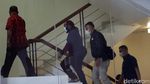 Momen Bupati Mamberamo Tengah Tiba di Gedung KPK Usai 7 Bulan Buron