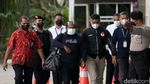 Momen Bupati Mamberamo Tengah Tiba di Gedung KPK Usai 7 Bulan Buron