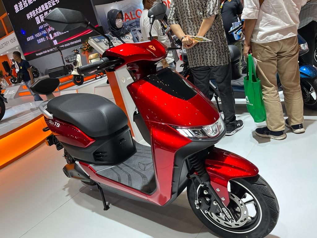 Motor listrik Yadea di IIMS 2023