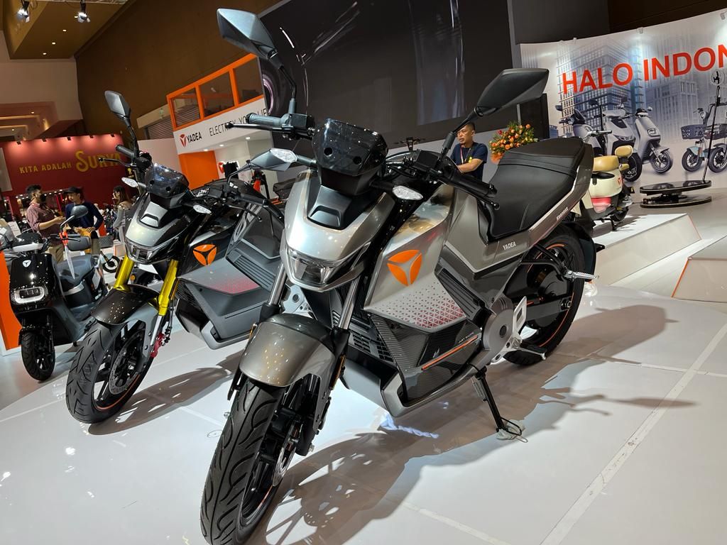 Motor listrik Yadea di IIMS 2023