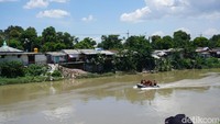 5 Perahu karet dikerahkan mencari korban (Foto: Setiadarman Wisnu)