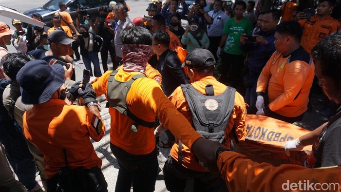 penemuan 2 jenazah di kali jagir