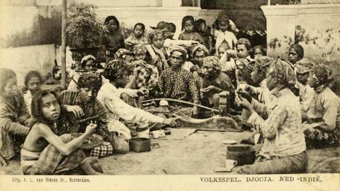 Permainan adu kemiri atau muncang di Yogyakarta tahun 1902
