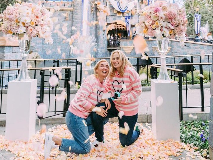 Pertunangan Rebel Wilson dan Ramona Agruma