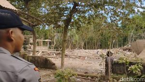 Penampakan Rumah-rumah Hancur Akibat Ledakan Petasan di Blitar