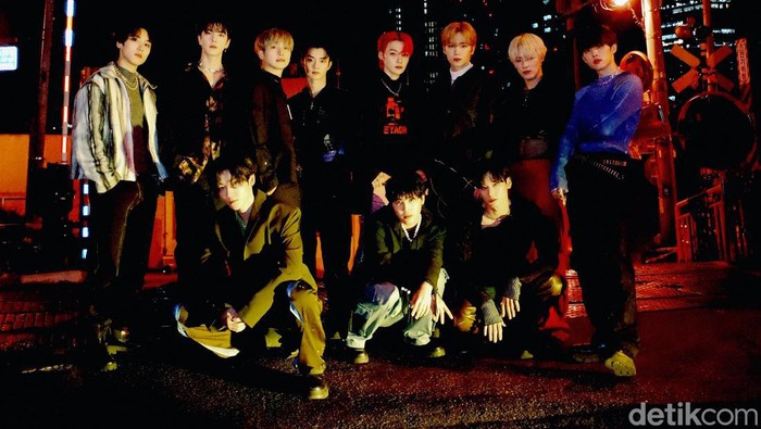 Potret anggota THE BOYZ yang comeback dengan lagu Roar.