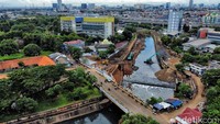 Sodetan Ciliwung dibangun untuk memecah Kali Ciliwung ke KBT supaya tidak banjir. Sodetan dapat mengalihkan debit banjir Ciliwung ke KBT sebesar 60 meter kubik per detik. Pradita Utama/detikcom
