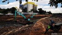 Pj Gubernur DKI Jakarta Heru Budi mengatakan selama enam tahun ke belakang bukan berarti pembangunan Sodetan Kali Ciliwung tidak berjalan. Ada pembangunan jalur masuk air (inlet) yang dikerjakan, tetapi secara keseluruhan tetap tidak optimal.