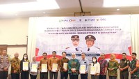 Hadirnya Stasiun Kereta Api Cepat di wilayah tersebut juga membuat KCIC menerima Penghargaan Investor Tertinggi di Kabupaten Karawang dari Bupati Karawang. Foto: Proyek Stasiun Kereta Cepat Jakarta-Bandung