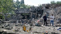 Akibat ledakan tersebut, sebanyak 25 rumah warga rusak berat, 4 orang warga tewas dilokasi, dan 11 orang luka-luka, hingga kini polisi masih melakukan penyidikan dengan menerjunkan gegana Brimob Polri di lokasi.
