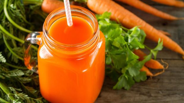 Banyak cara untuk mengonsumsi buah. Salah satunya dengan mengolahnya menjadi smoothie.