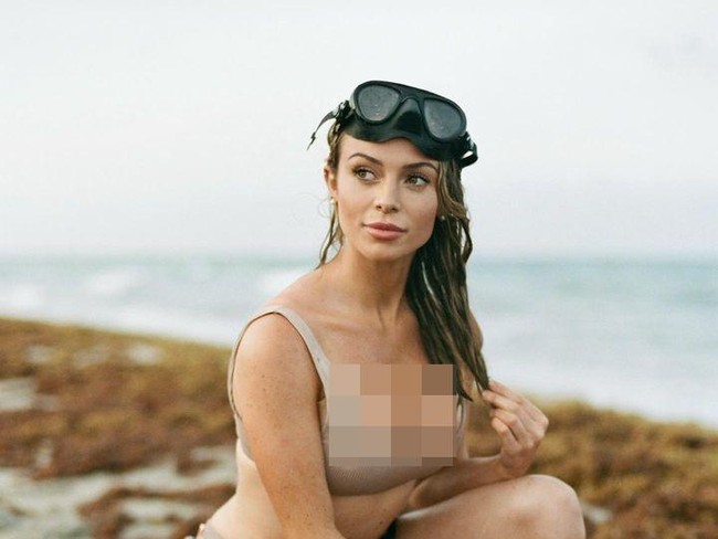 Dengan berkurangnya penglihatan kami karena kegelapan malam hari dan meningkatkan rasa penasaran dan keberanian dari hiu banteng, aku bisa bilang menyelam tanpa kurungan dengan hiu banteng di malam hari meningkatkan risiko. Sepengalamanku, hiu banteng biasanya malu saat siang hari. Ketika menyelam dengan penglihatan yang bagus, mereka biasanya memberimu ruang dan jarang butuh pengalihan. Malam ini, tidak seperti itu, jelasnya dalam video. Foto: Instagram @rosiekmoore