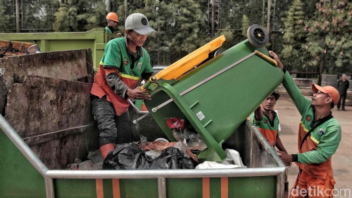 Sampah di Jakarta 7.500 Ton/Hari, Proyek ITF Rp 5,2 T Jalan Nggak Sih? Jakarta hasilkan 7.500 ton sampah/hari. Namun sayang proyek pembangkit listrik tenaga sampah atau intermediate treatment facility (ITF) Sunter tersendat.