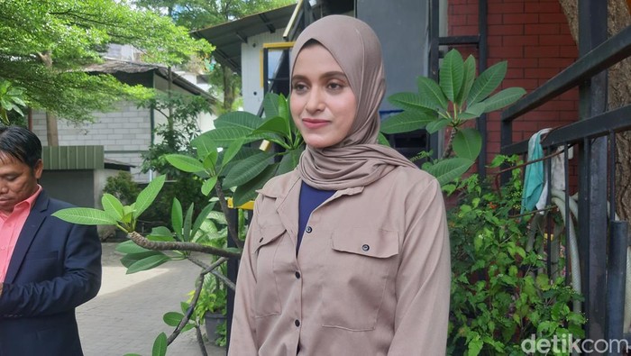 Sarah istri Rizal Djibran