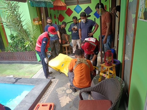 Seorang lansia asal Australia ditemukan tewas di vila Jalan Gunung Salak, Desa Padangsambian Klod, Kecamatan Denpasar Barat, Kota Denpasar, Bali. (Foto: Dok. Polresta Denpasar)