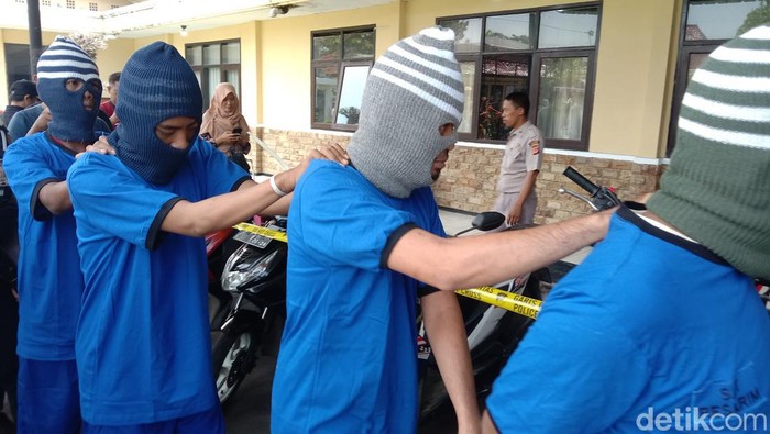Sindikat pencuri motor bertopeng sarung di Indramayu