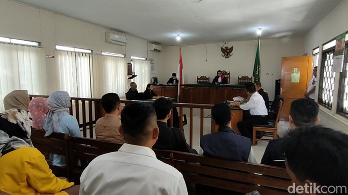 Suasana persidangan gugatan praperadilan penetapan tersangka sopir Audi penabrak mahasiswi Cianjur.