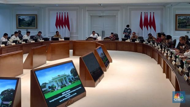 Suasana Rapat Kabinet Terbatas Terkait KEMPPKF 2024. (CNBC Indonesia/Arrijal Rachman)