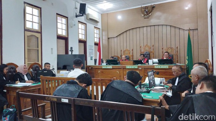 Suasana sidang dalam perkara TPPU dengan terdakwa Apin BK di PN Medan