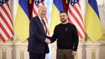 Surprise... Ini Momen Biden Mendadak Kunjungi Ukraina