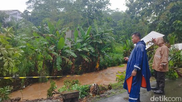 Kondisi longsor di perubahan Sekargading, Gunungpati.