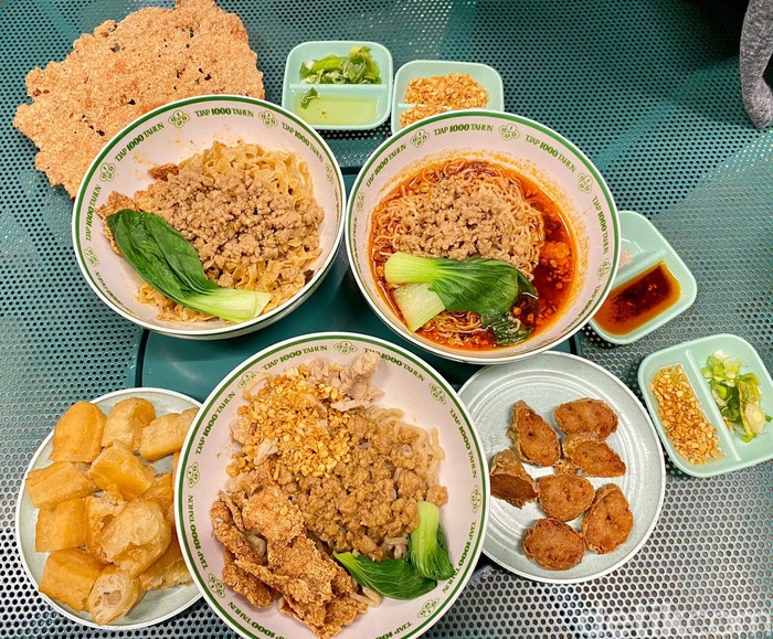 Tjap 1000 Tahun: Sengatan Pedas Enak Mie Ayam Kuah Mala dan Chili Oil Tjap 1000 Tahun: Sengatan Pedas Enak Mie Ayam Kuah Mala dan Chili Oil