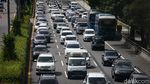 Potret Tol Dalkot Arah Semanggi yang Macet Banget Pagi Ini