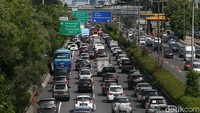 Jakarta sudah kembali macet pada jam berangkat dan pulang kerja. Kemacetan di ibu kota ini pernah disinggung Presiden Joko Widodo (Jokowi).