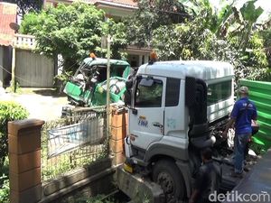 Horor Tabrakan Beruntun di Purwakarta, 2 Pemotor Tewas Terlindas