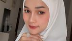 5 Potret Penampilan Valent Olivia Kini Berhijab, Siap Menikah?