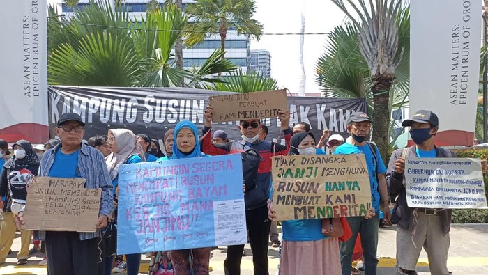 Warga Kampung Bayam Aksi Lagi di Balkot DKI