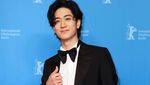 5 Potret Senyum Menawan Yuto Nakajima di Karpet Merah Berlinale