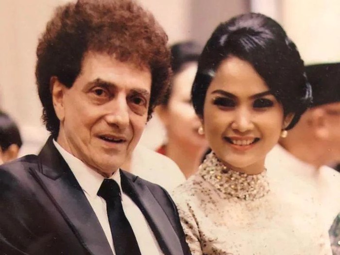 Ahmad Albar dan Dewi Sri Astuti