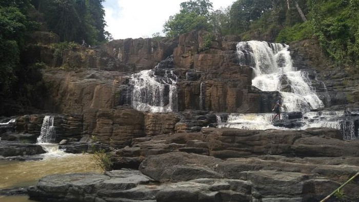 Air Terjun Parangloe