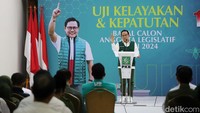 Ketua Umum PKB memberikan pembekalan saat uji kelayakan dan kepatutan bakal calon anggota legislatif DPR RI PKB di DPP PKB, Jl Raden Saleh Raya, Kenari, Jakarta Pusat, Selasa (21/2/2023).