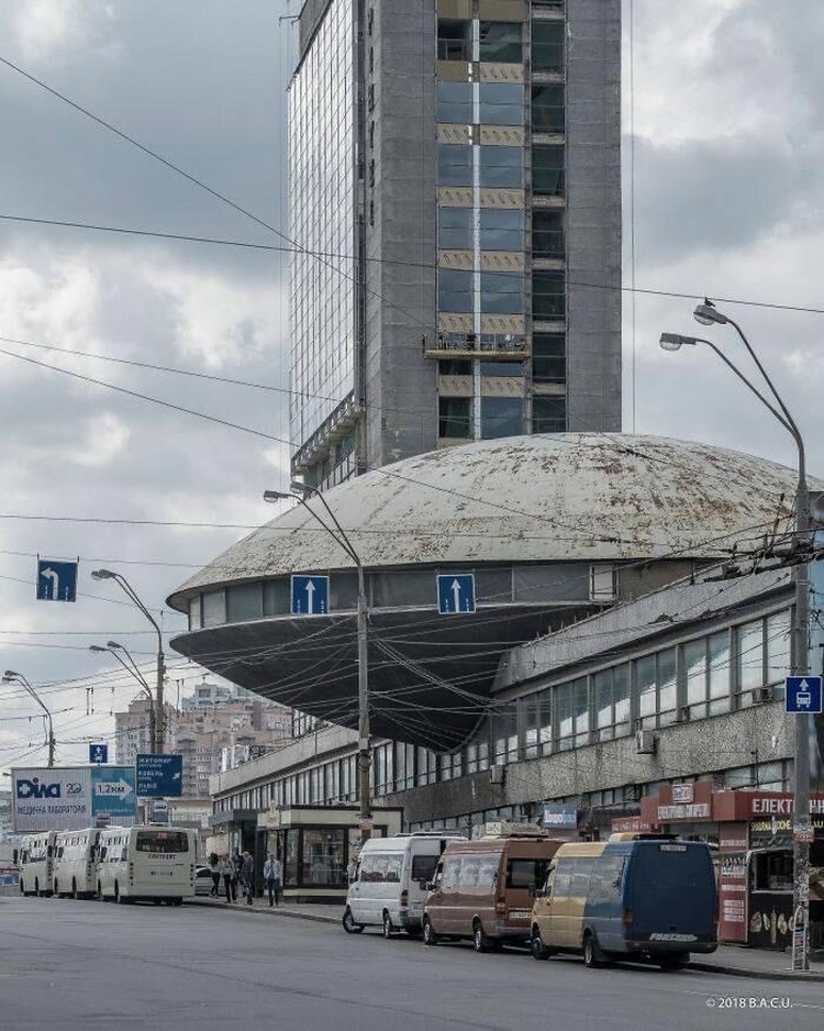 Bangunan unik di bumi
