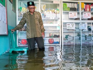 Belum Surut, Banjir di Lamongan Rendam 24 Sekolah