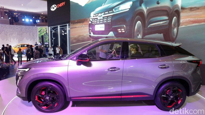 Chery Omoda 5 PT Chery Sales Indonesia (CSI) telah meluncurkan Chery Omoda 5 pada pameran Indonesia International Motor Show atau IIMS 2023. Mereka dengan percaya diri mengklaim, mobil bergaya futuristis tersebut belum punya lawan sepadan di kelasnya.