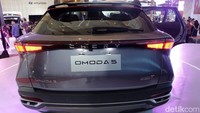 Omoda 5 dibekali mesin 1.5L TCI yang bisa menghasilkan tenaga 145 daya kuda dan torsi 230 Nm. Mesinnya dipasangkan transmisi 9 CVT dengan electronic shifter.