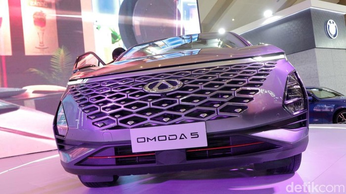 PT Chery Sales Indonesia (CSI) telah meluncurkan Chery Omoda 5 pada pameran Indonesia International Motor Show atau IIMS 2023. Mereka dengan percaya diri mengklaim, mobil bergaya futuristis tersebut belum punya lawan sepadan di kelasnya.