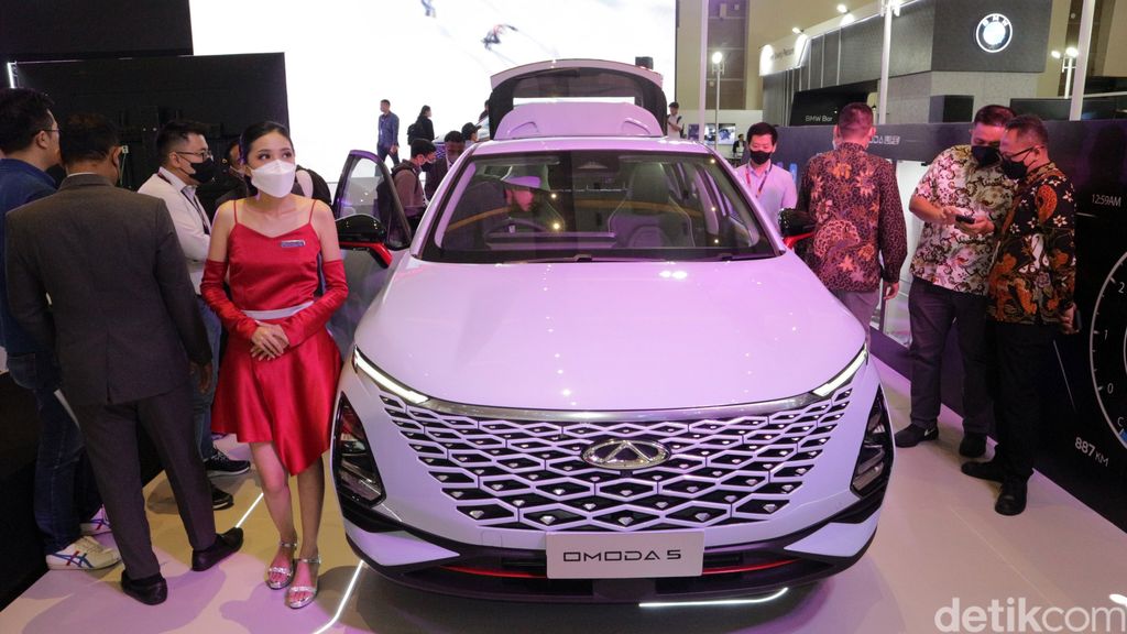 PT Chery Sales Indonesia (CSI) telah meluncurkan Chery Omoda 5 pada pameran Indonesia International Motor Show atau IIMS 2023. Mereka dengan percaya diri mengklaim, mobil bergaya futuristis tersebut belum punya lawan sepadan di kelasnya.