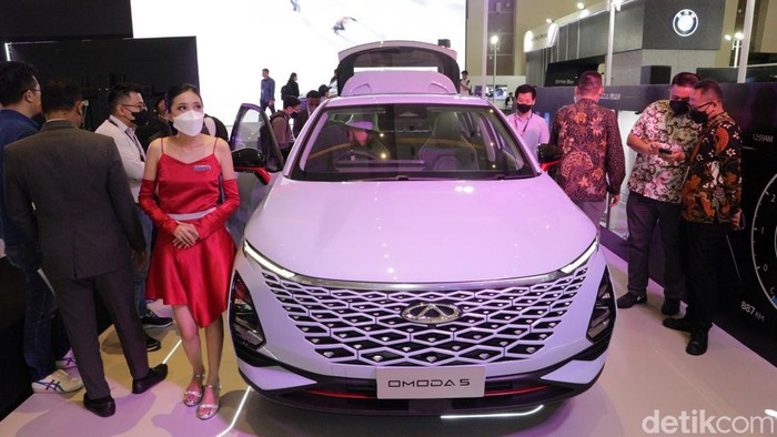 PT Chery Sales Indonesia (CSI) telah meluncurkan Chery Omoda 5 pada pameran Indonesia International Motor Show atau IIMS 2023. Mereka dengan percaya diri mengklaim, mobil bergaya futuristis tersebut belum punya lawan sepadan di kelasnya.