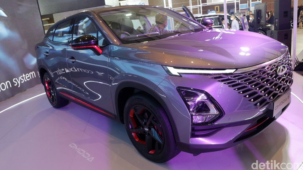 PT Chery Sales Indonesia (CSI) telah meluncurkan Chery Omoda 5 pada pameran Indonesia International Motor Show atau IIMS 2023. Mereka dengan percaya diri mengklaim, mobil bergaya futuristis tersebut belum punya lawan sepadan di kelasnya.