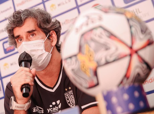 Pelatih Bali United Stefano Cugurra alias Teco saat presscon Selasa (21/2/2023) di Tangerang.